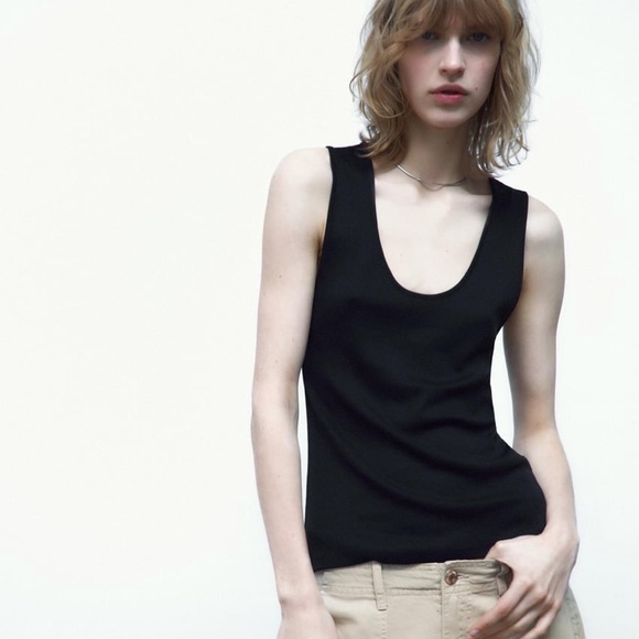 Two Round Neck Tank Tops - Picture 6 of 13